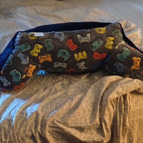 The Big One Kids Multicolor Plush Blanket - Picture 2 of 6